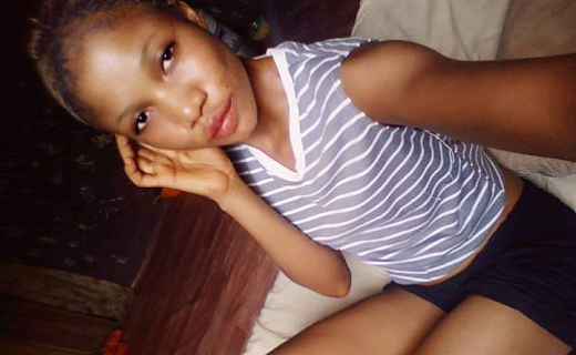 PHOTO: Slim Naija Babe Showing Off Her Pussy