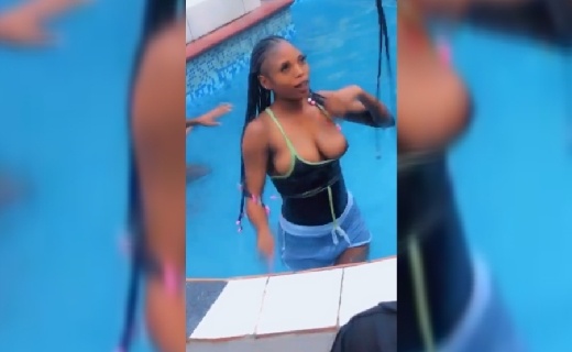 Nakrd Boobs Groped At A Pool - She Exposed Her Boobs By Mistake In Swimming Pool â€“ DarkNaijaâ„¢