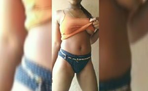 Bored Naija Babe Showing Off Her Body